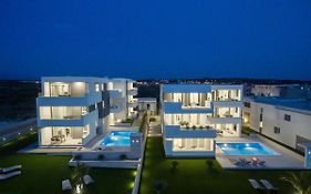 Apartments & Rooms Pool Villas Maris B
