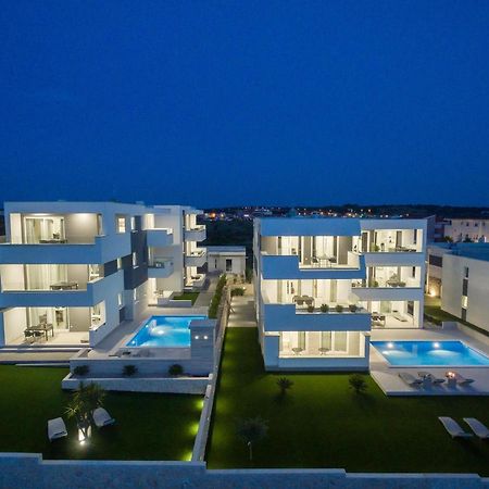 Apartments & Rooms Pool Villas Maris B Novalja Exterior photo