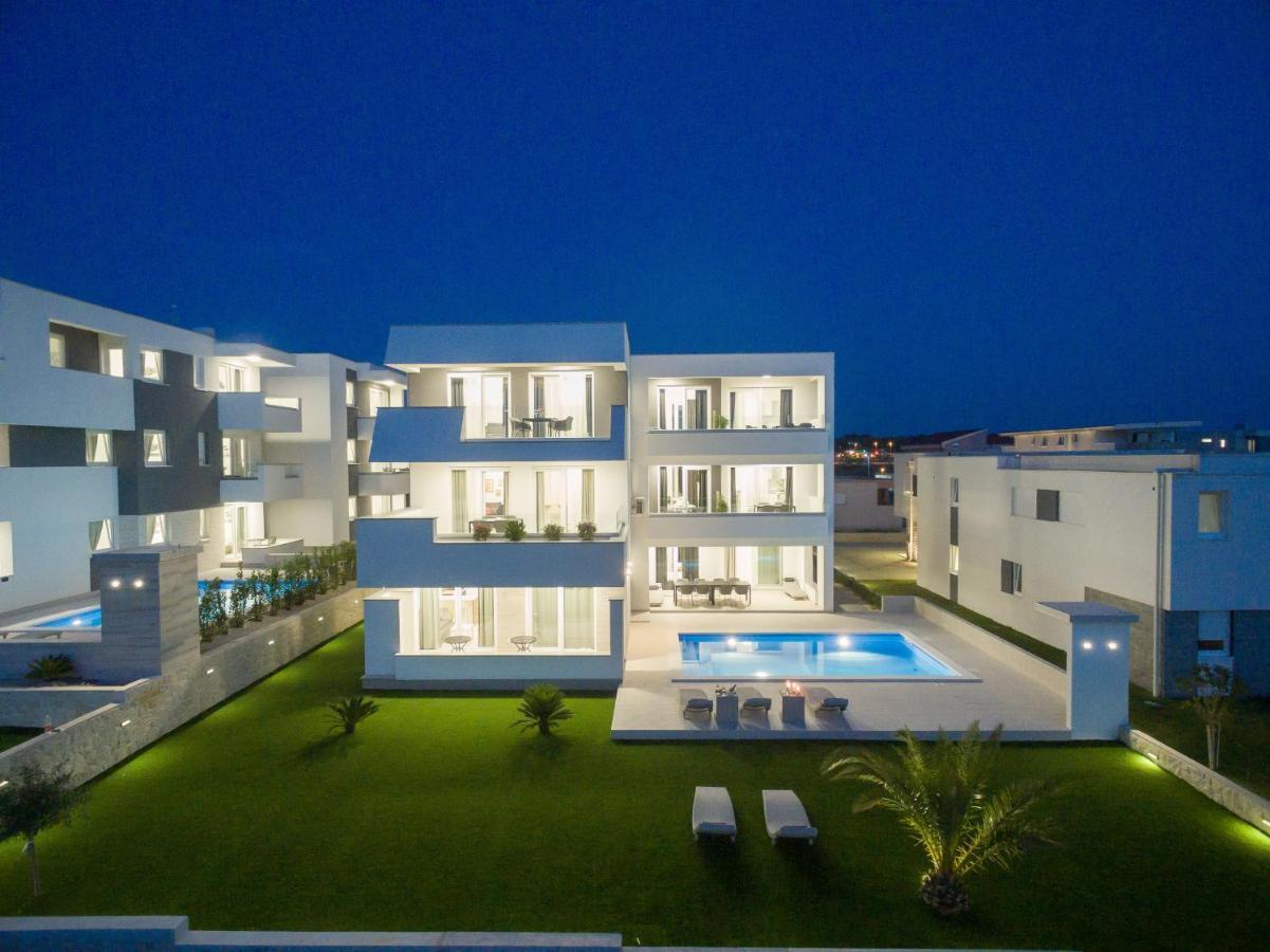 Apartments & Rooms Pool Villas Maris B Novalja Exterior photo