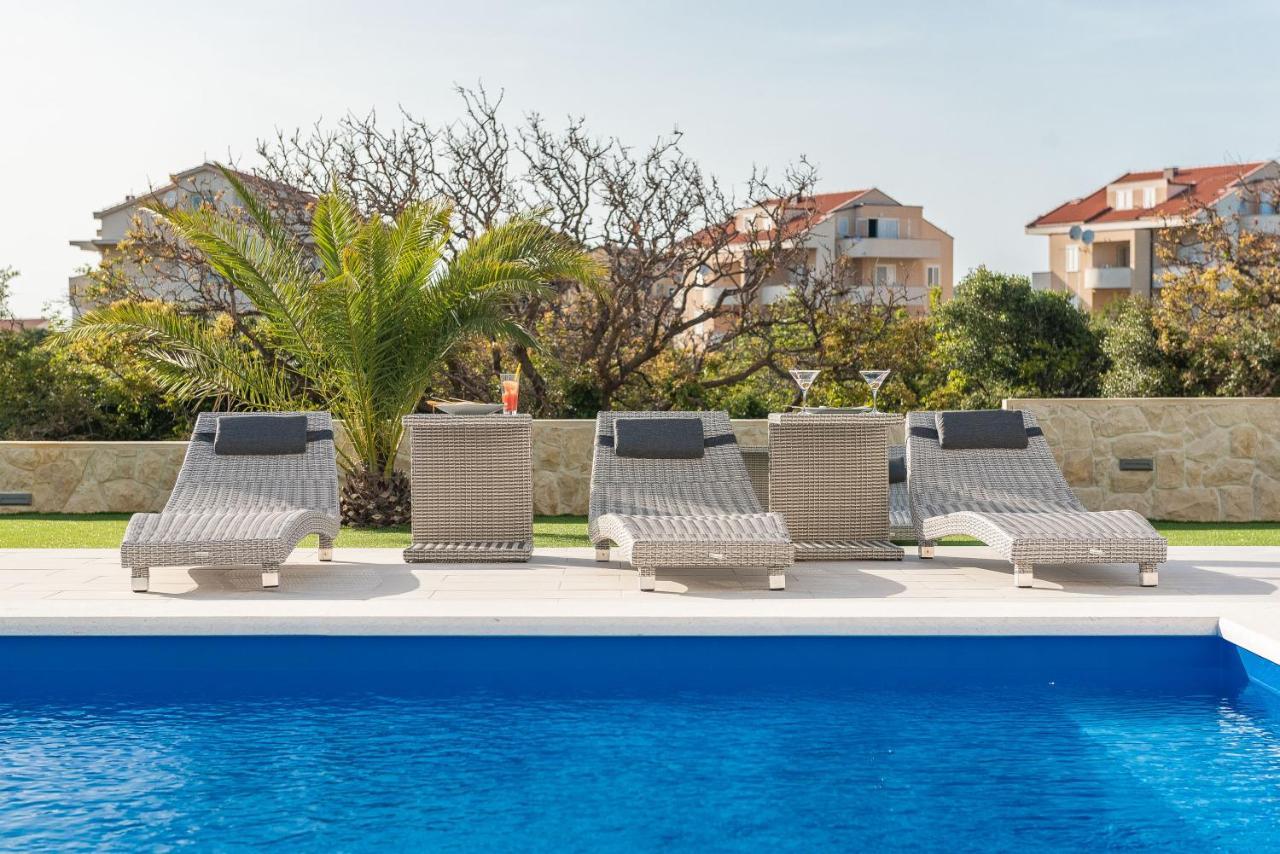 Apartments & Rooms Pool Villas Maris B Novalja Exterior photo