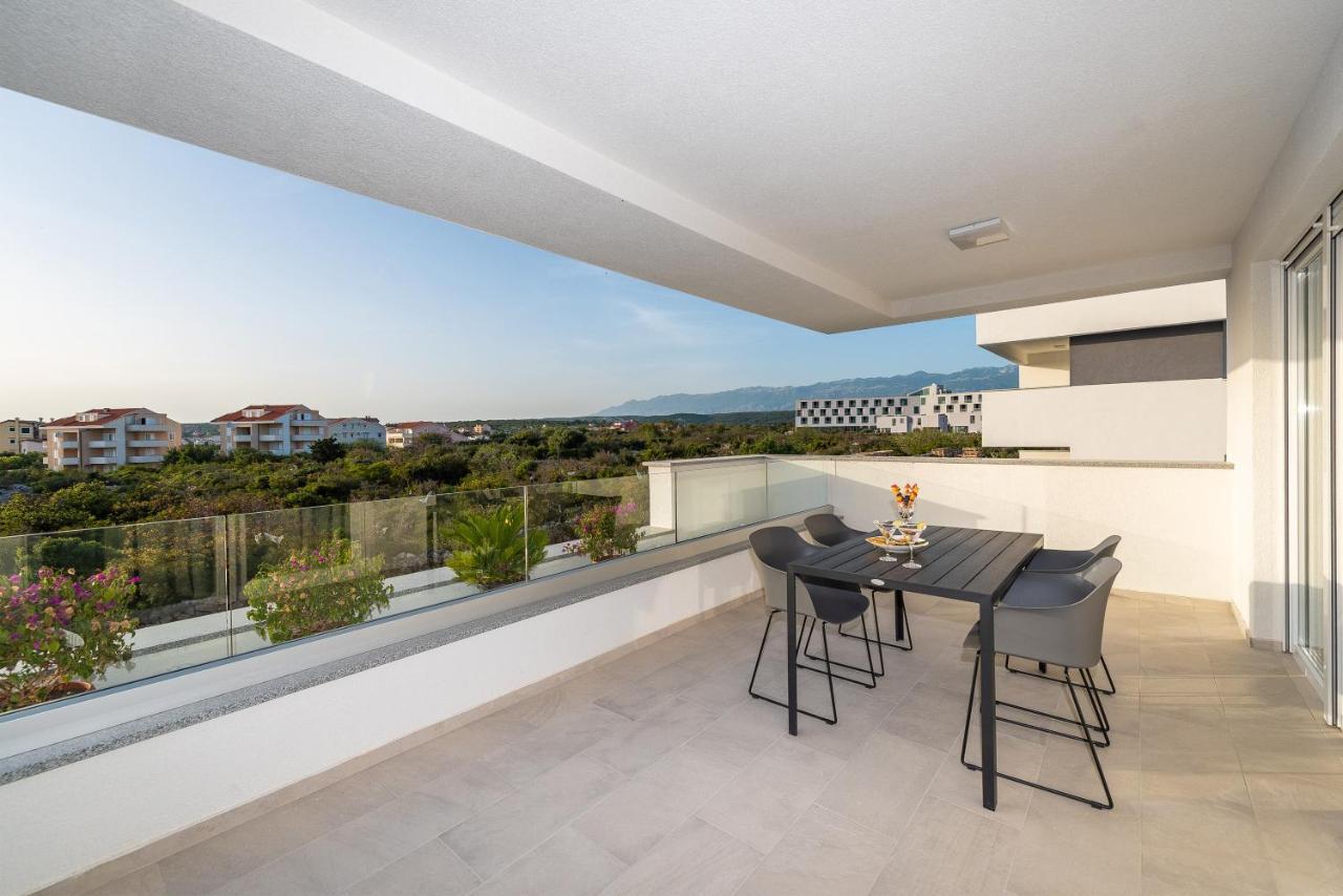 Apartments & Rooms Pool Villas Maris B Novalja Exterior photo