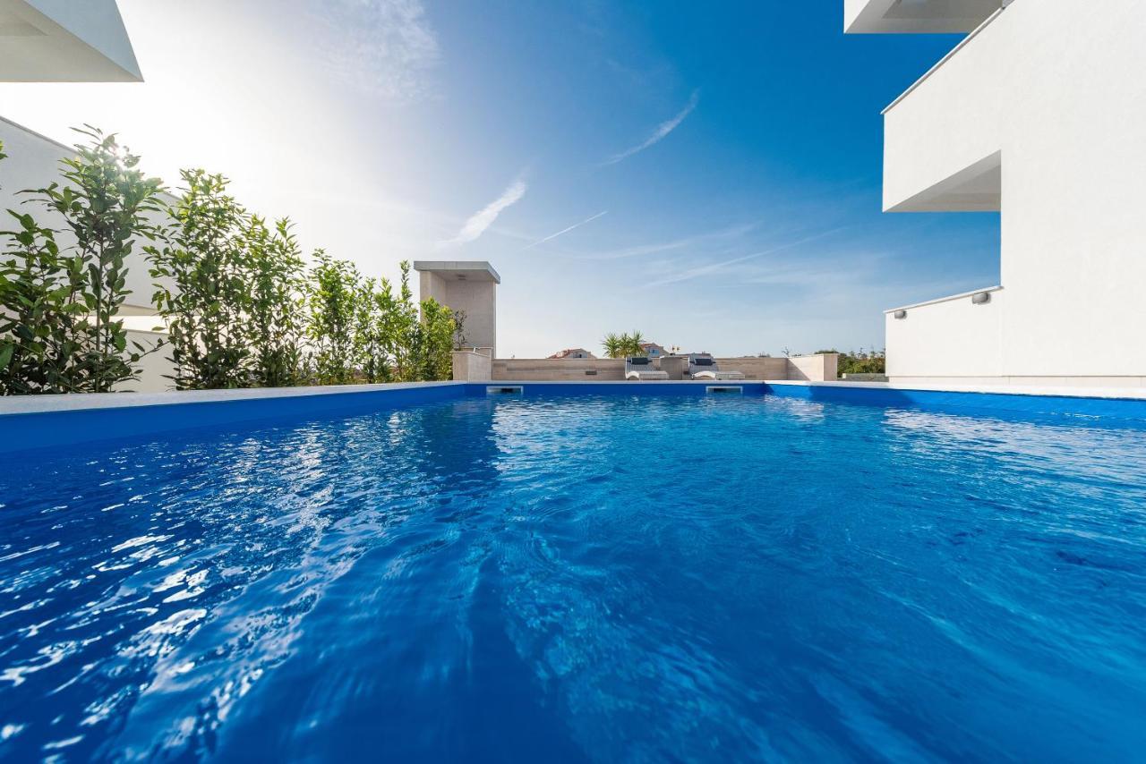 Apartments & Rooms Pool Villas Maris B Novalja Exterior photo
