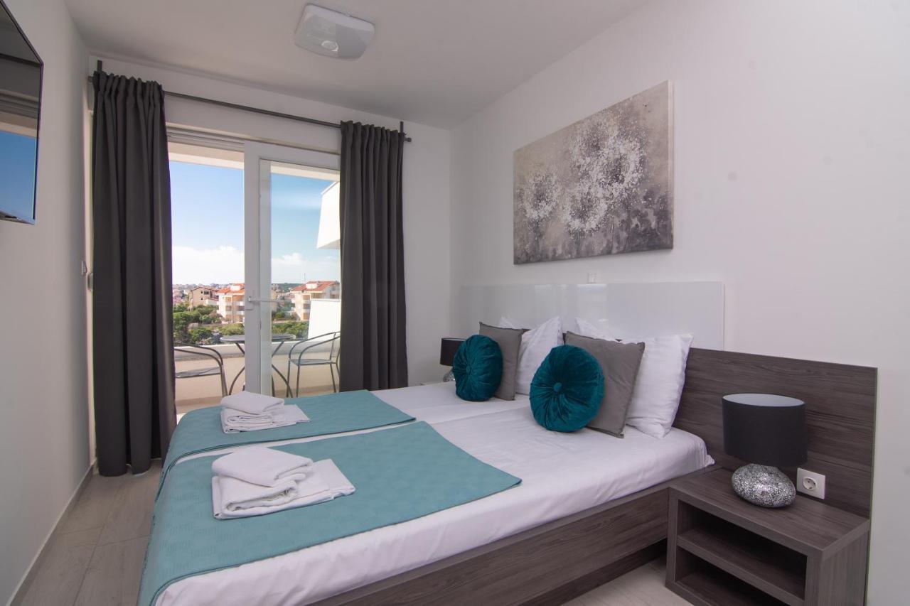 Apartments & Rooms Pool Villas Maris B Novalja Exterior photo