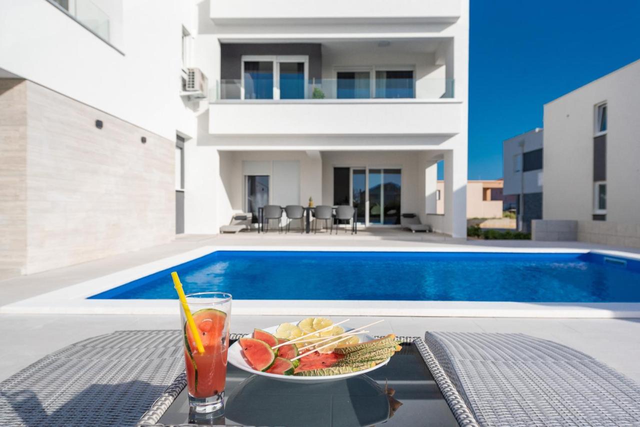 Apartments & Rooms Pool Villas Maris B Novalja Exterior photo