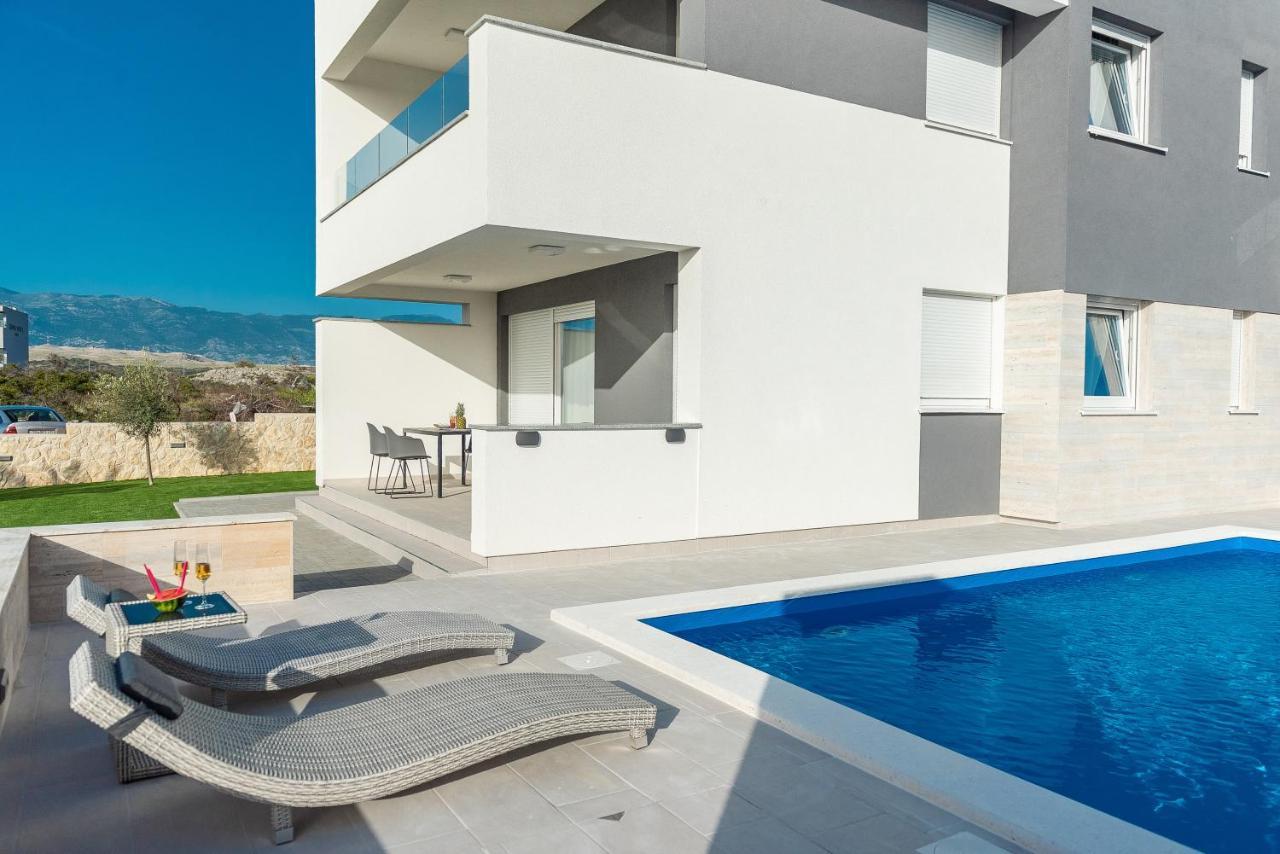 Apartments & Rooms Pool Villas Maris B Novalja Exterior photo