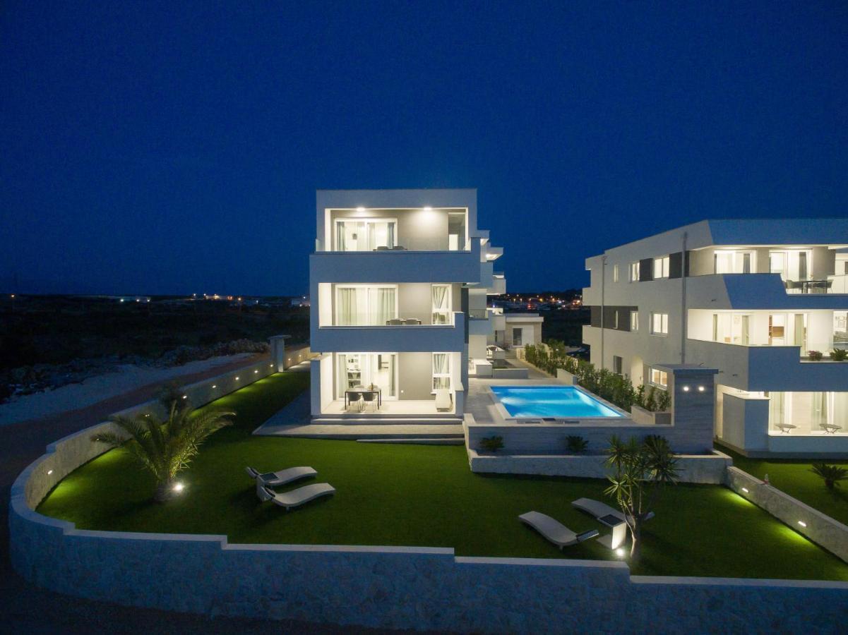 Apartments & Rooms Pool Villas Maris B Novalja Exterior photo
