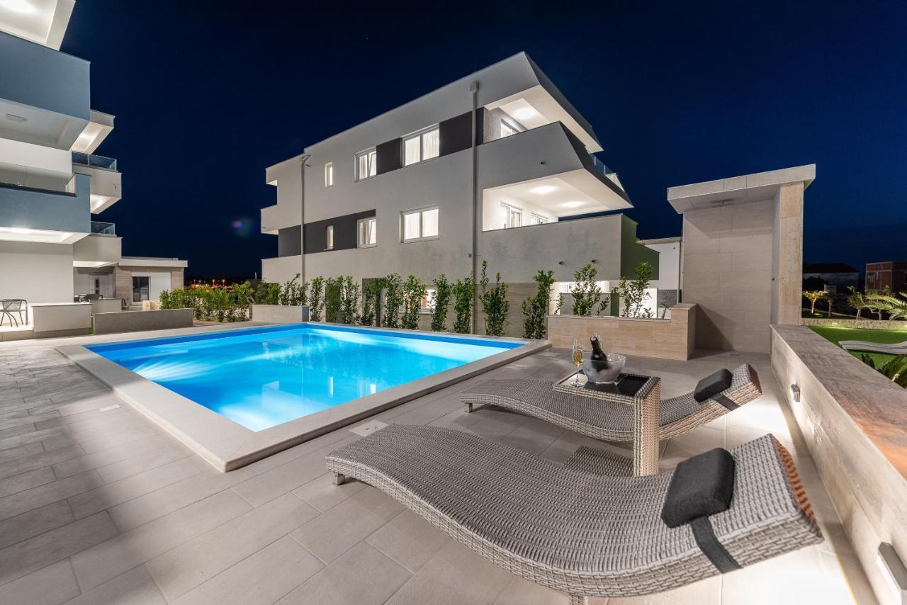 Apartments & Rooms Pool Villas Maris B Novalja Exterior photo