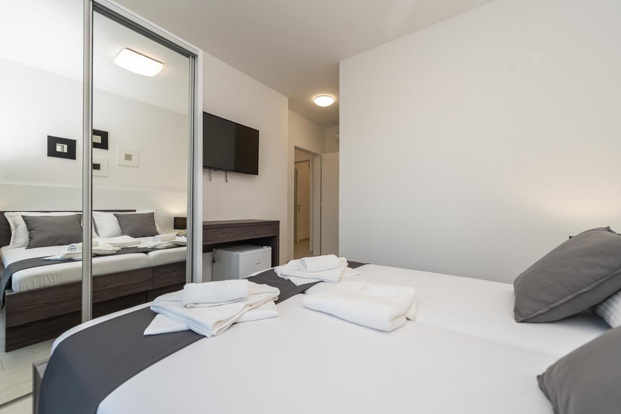 Apartments & Rooms Pool Villas Maris B Novalja Room photo