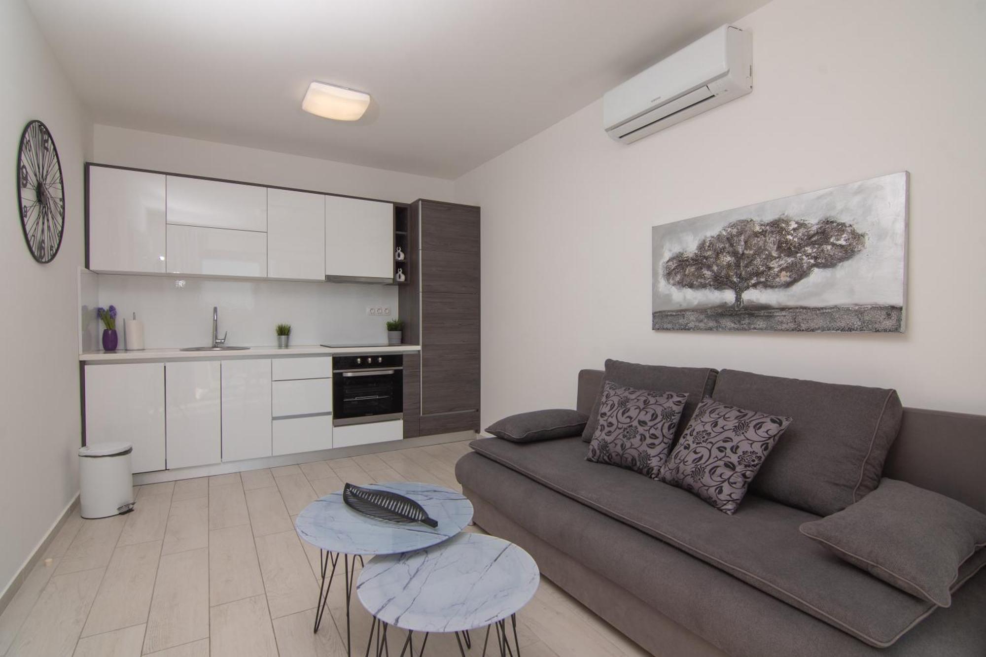 Apartments & Rooms Pool Villas Maris B Novalja Room photo